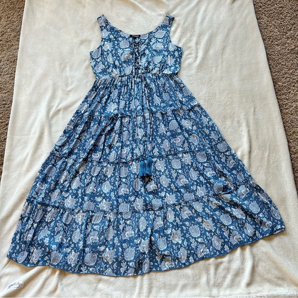 Papá Vancouver | Tiered Blue Floral Maxi Dress w/tie & tassels Size L Cottage - Picture 10 of 14